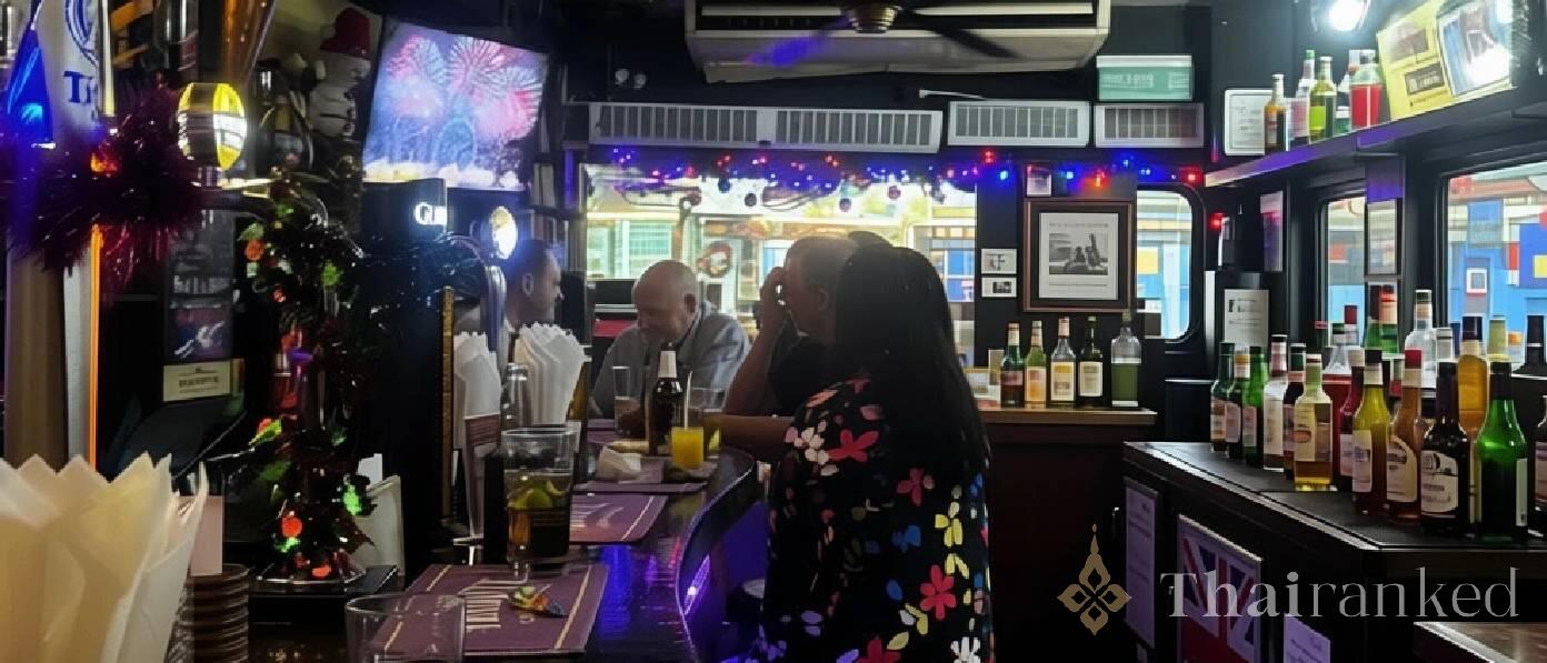 Chequers The British Pub (Sukhumvit Soi 4)