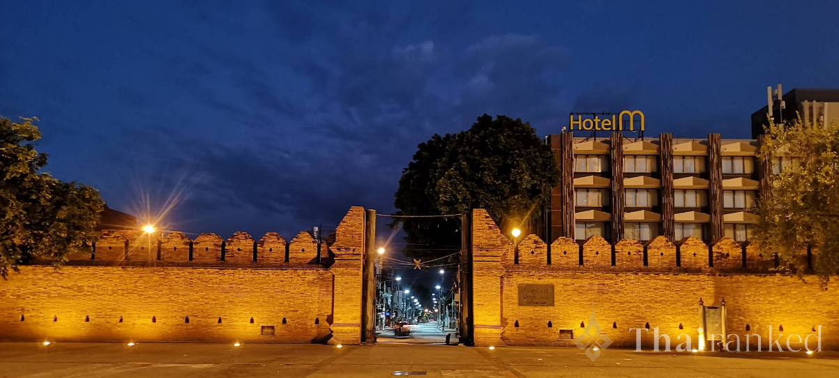 Tha Phae Gate (The Public Party)