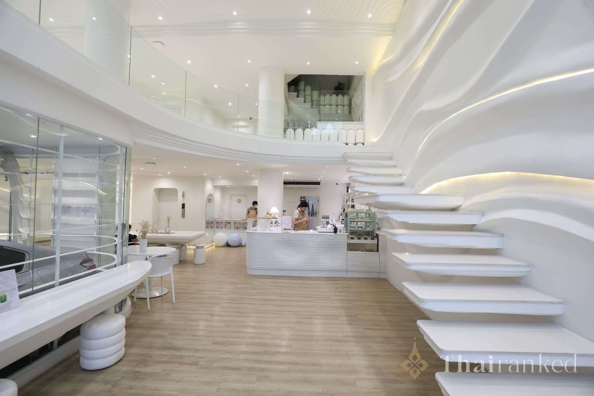 Flat+White Cafe (BTS Thong Lo)