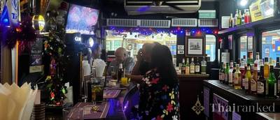 Chequers The British Pub (Sukhumvit Soi 4)