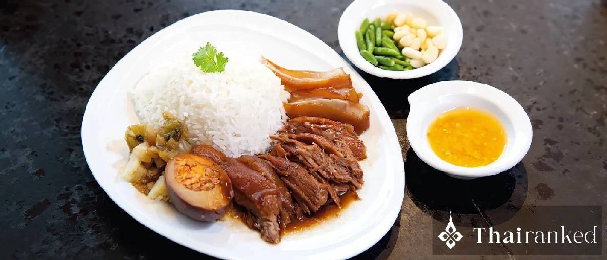 Khao Kha Moo (Gestoofd Varkensbeen op Rijst)